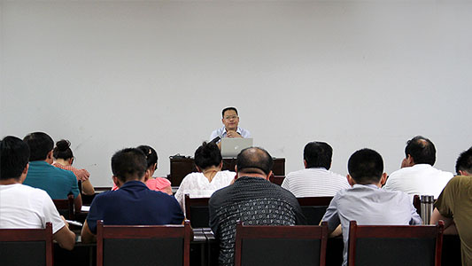 意昂4中高层领导学习普及法律知识